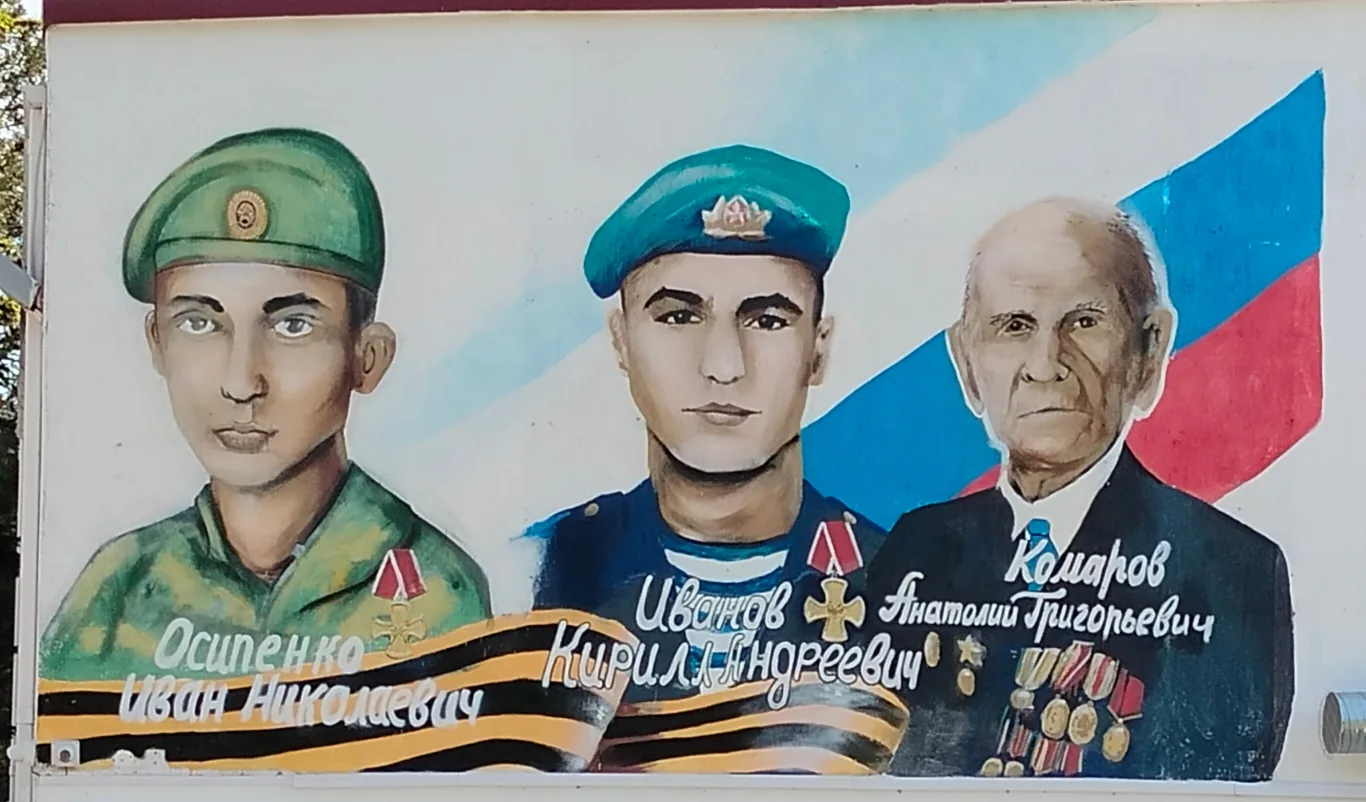 Банер на фасаде школы Банер на фасаде школы.